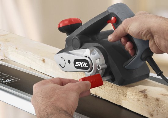 SKIL Elektrische Schaafmachine 600W - Schaafdiepte 0-2mm - Omkeerbare Schaafmessen 82 mm - Inclusief Stofzuigeradapter - Skil 1558 AA