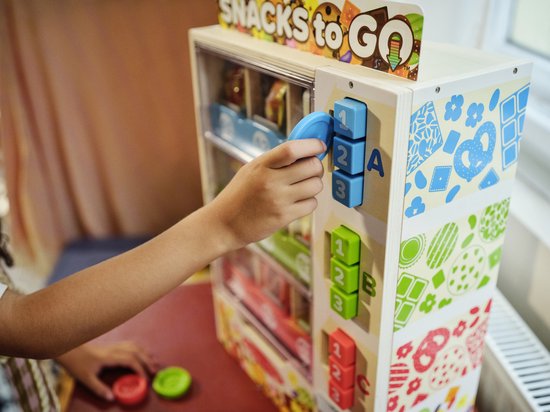 Melissa & Doug – Houten snackautomaat – Inclusief speelgeld en snacks