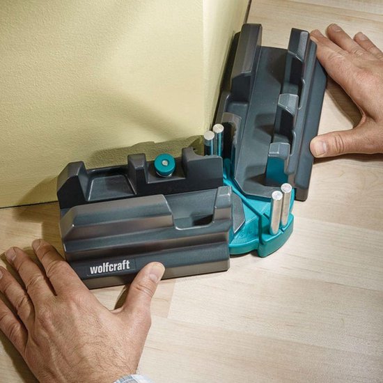 wolfcraft - Zweihaak en verstekbak - 2-in-1-product voor Plinten - 100mm - 694820